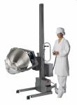 Élévateur de cuve professionnel VARIMIXER FlexLift permettant de lever, basculer et transférer les préparations alimentaires avec précision.
